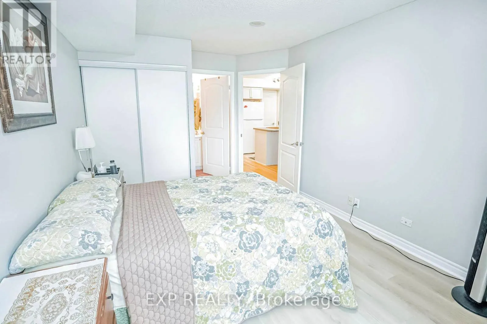 310 - 33 ELM DRIVE W