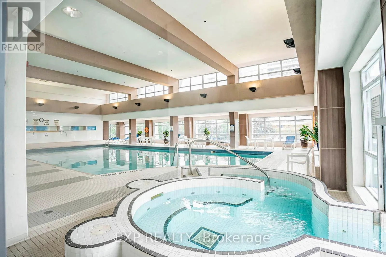 310 - 33 ELM DRIVE W