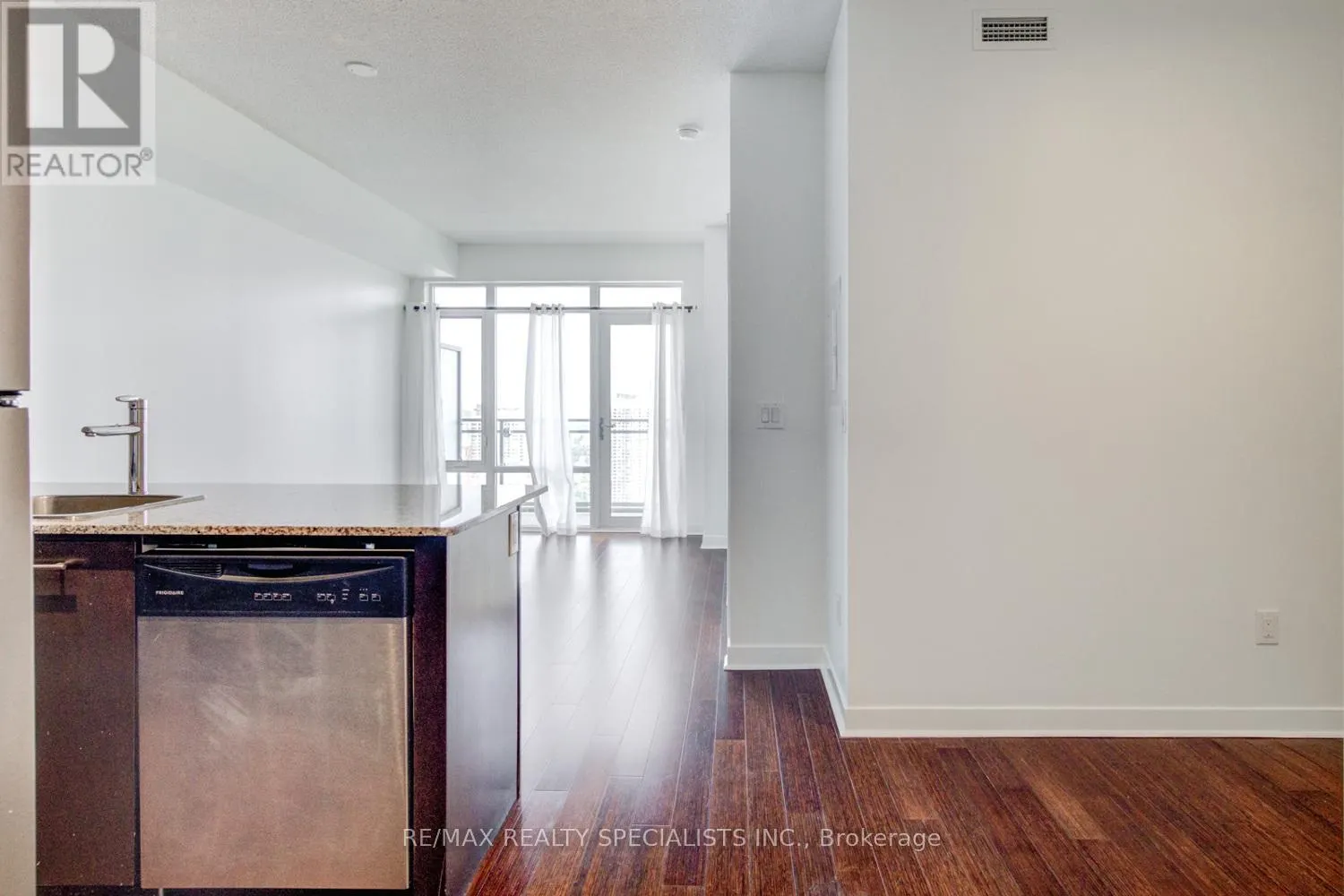 3004 - 360 SQUARE ONE DRIVE