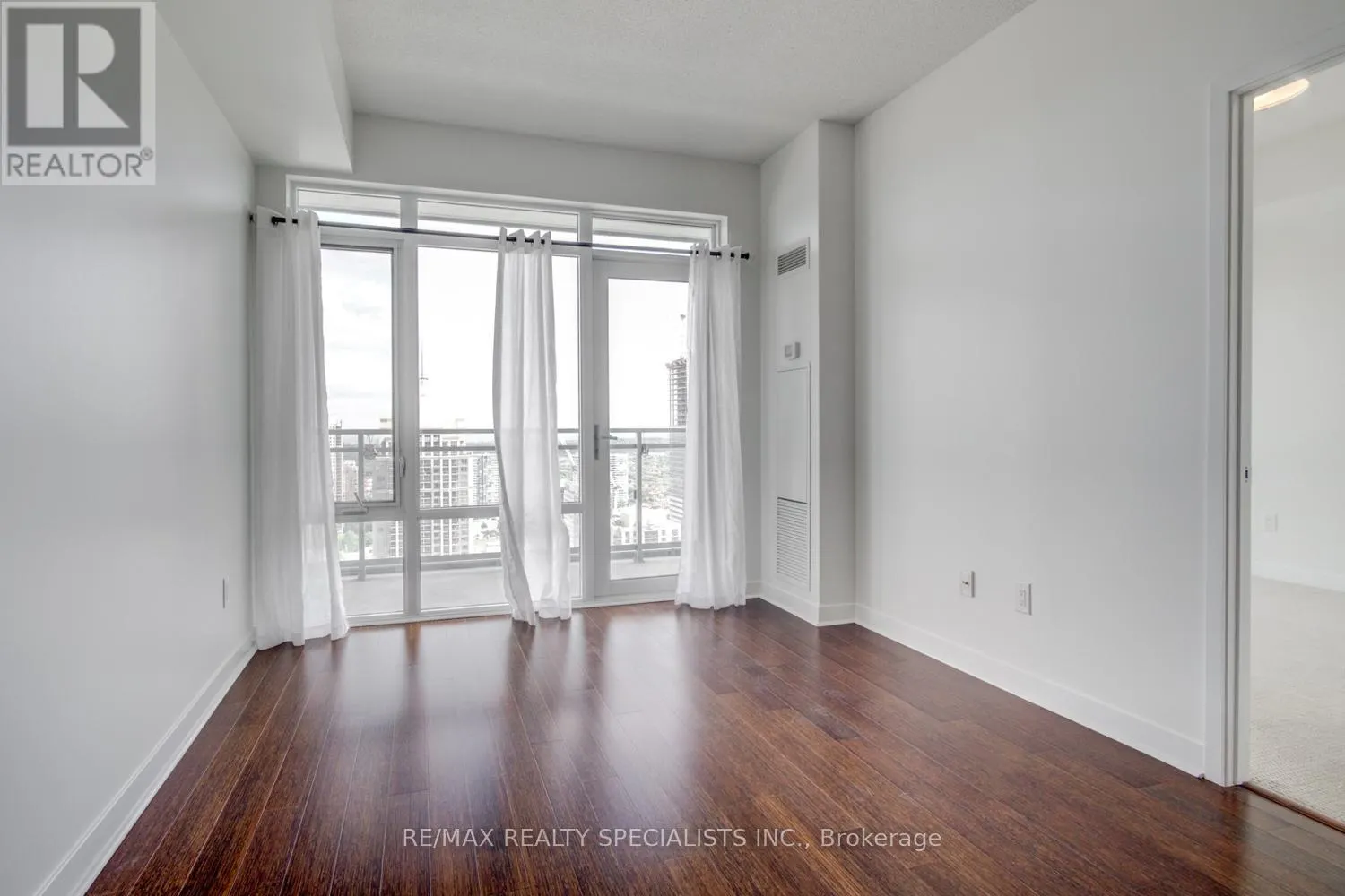 3004 - 360 SQUARE ONE DRIVE