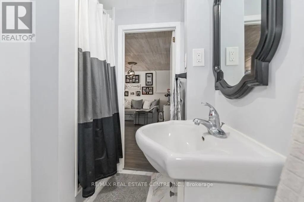 18 TOWNLINE