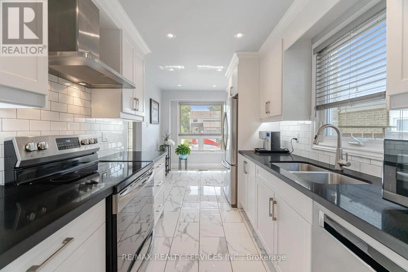12 SPARKLETT CRESCENT