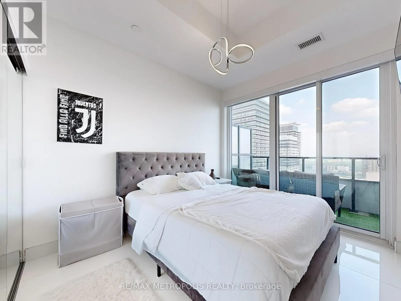 4504 - 20 SHORE BREEZE DRIVE