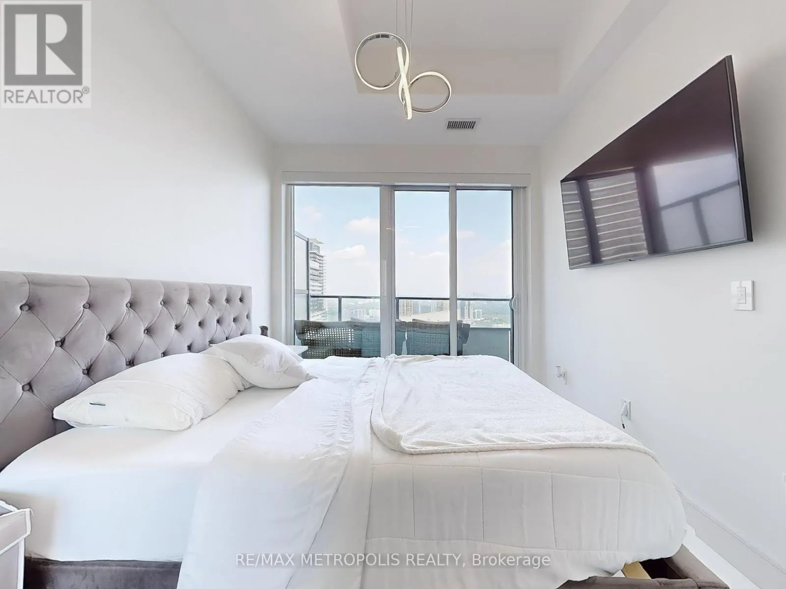 4504 - 20 SHORE BREEZE DRIVE