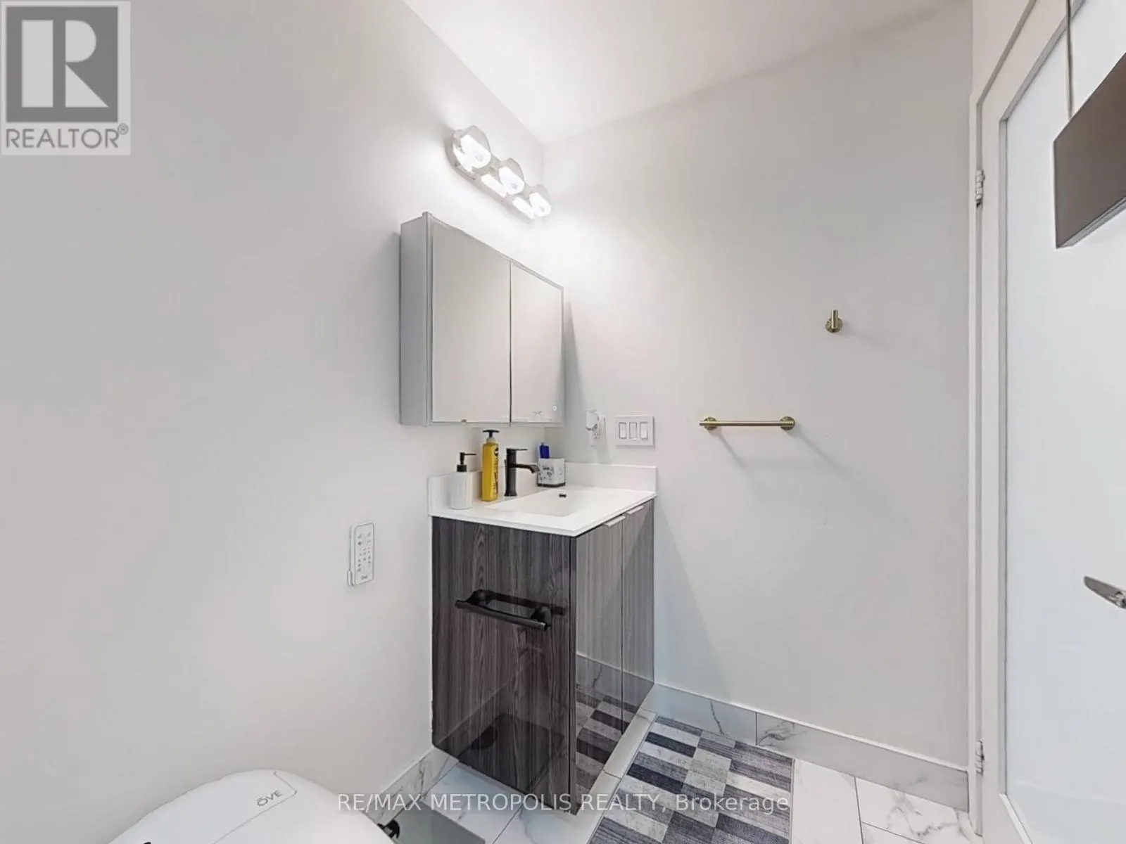 4504 - 20 SHORE BREEZE DRIVE