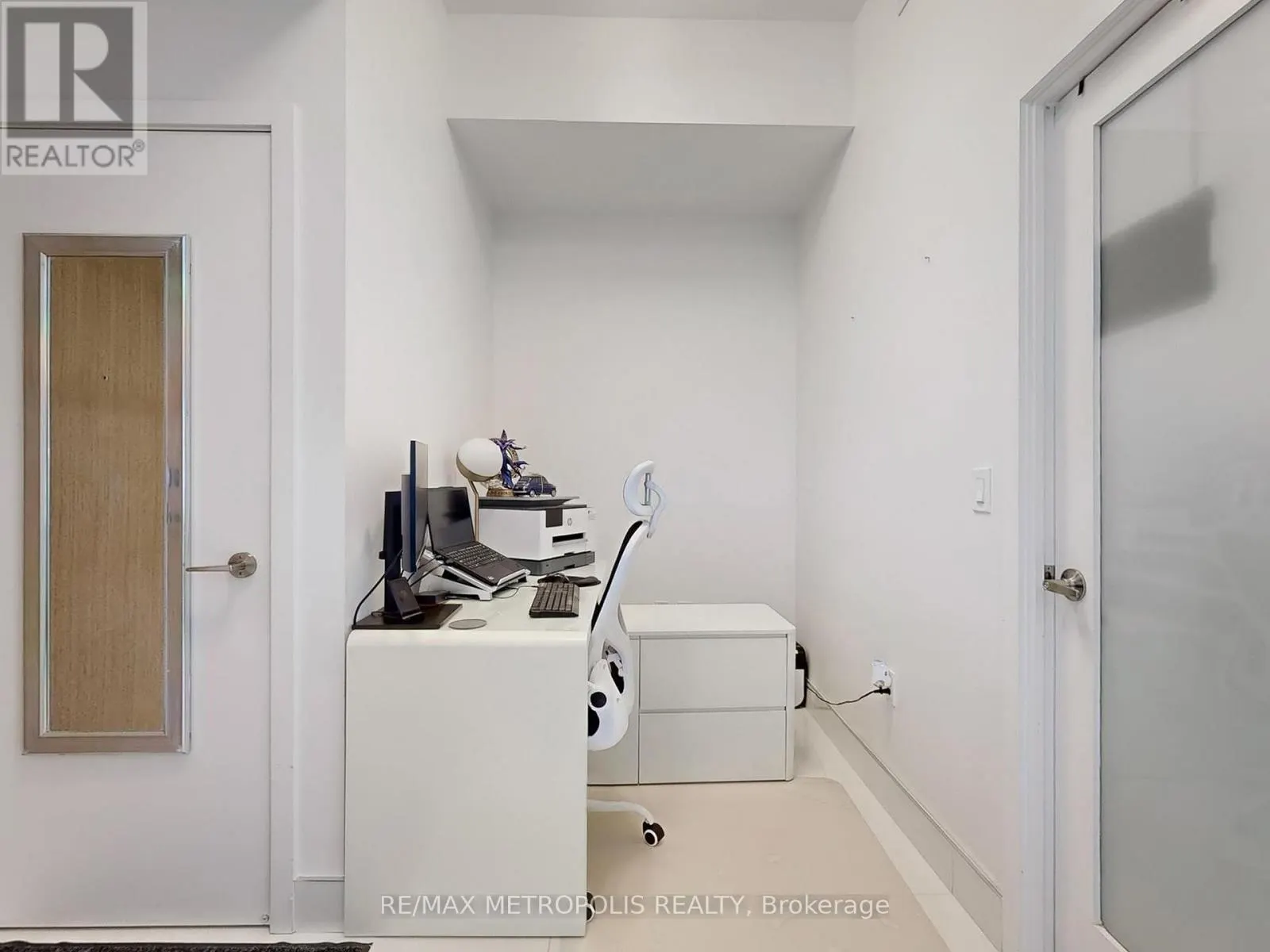 4504 - 20 SHORE BREEZE DRIVE