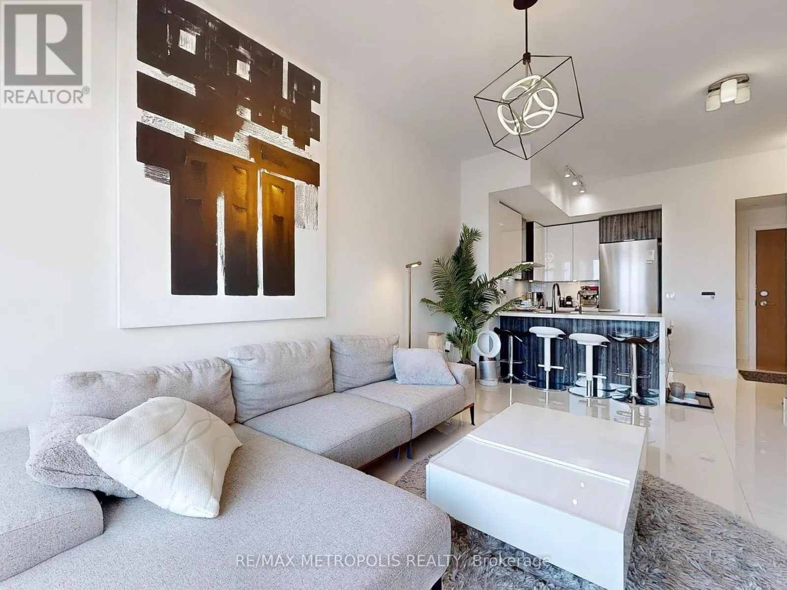 4504 - 20 SHORE BREEZE DRIVE