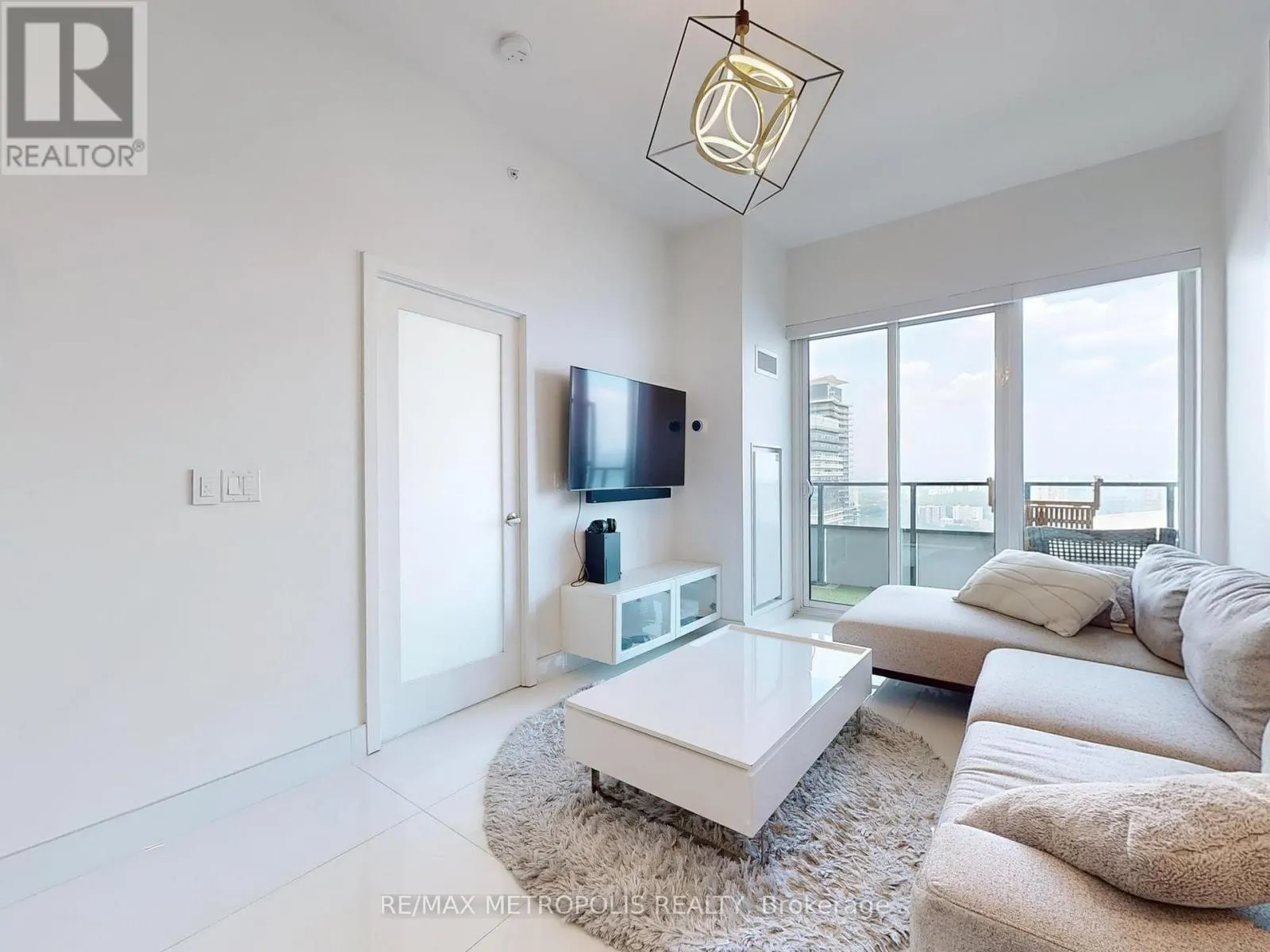 4504 - 20 SHORE BREEZE DRIVE