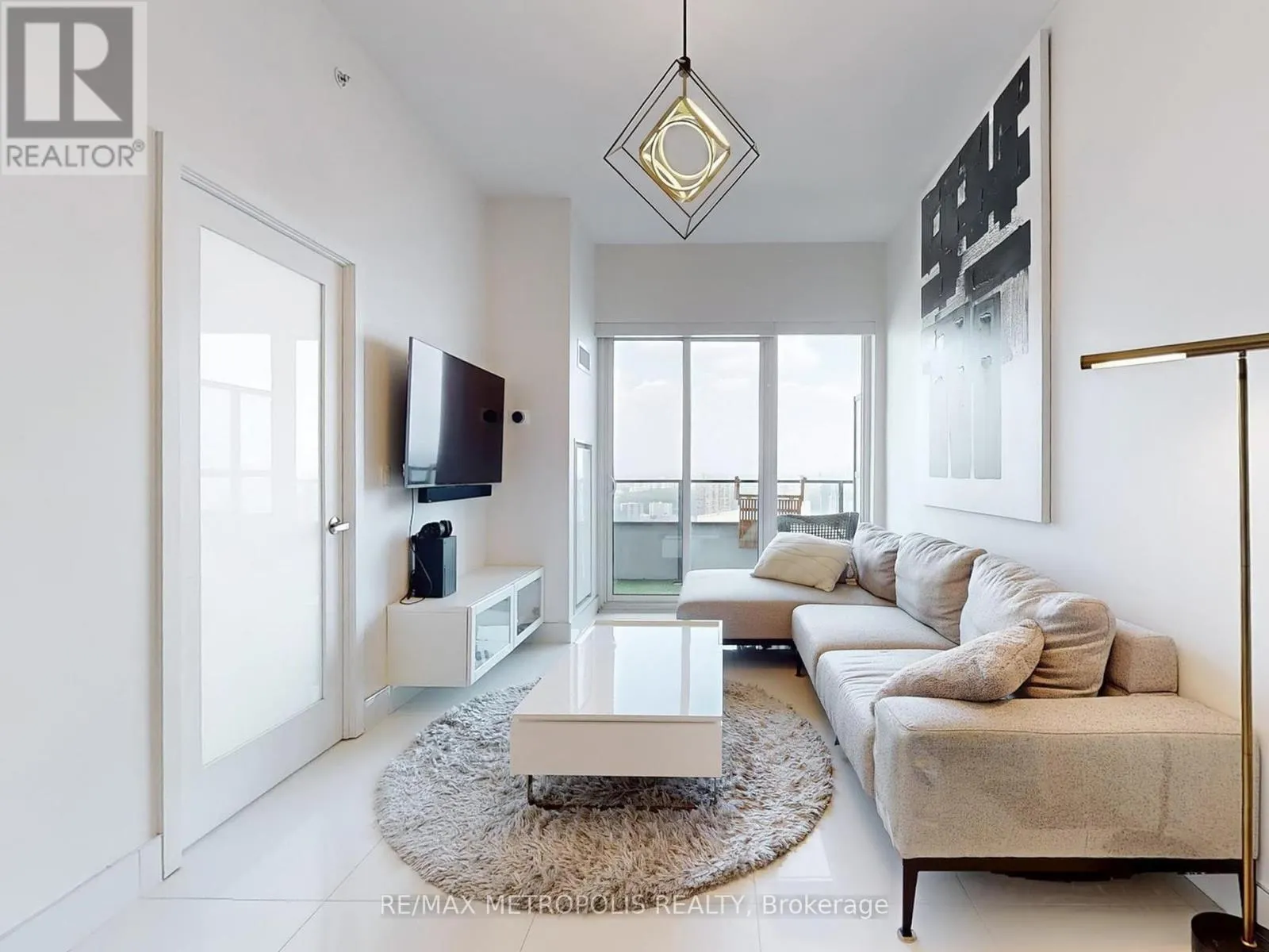 4504 - 20 SHORE BREEZE DRIVE