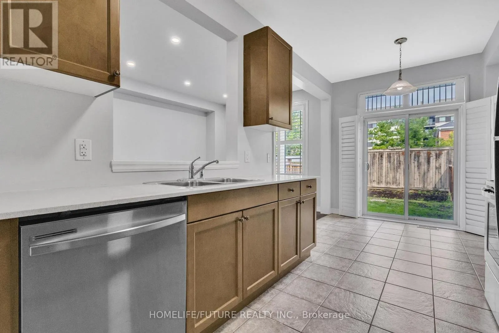 81 HANSON CRESCENT