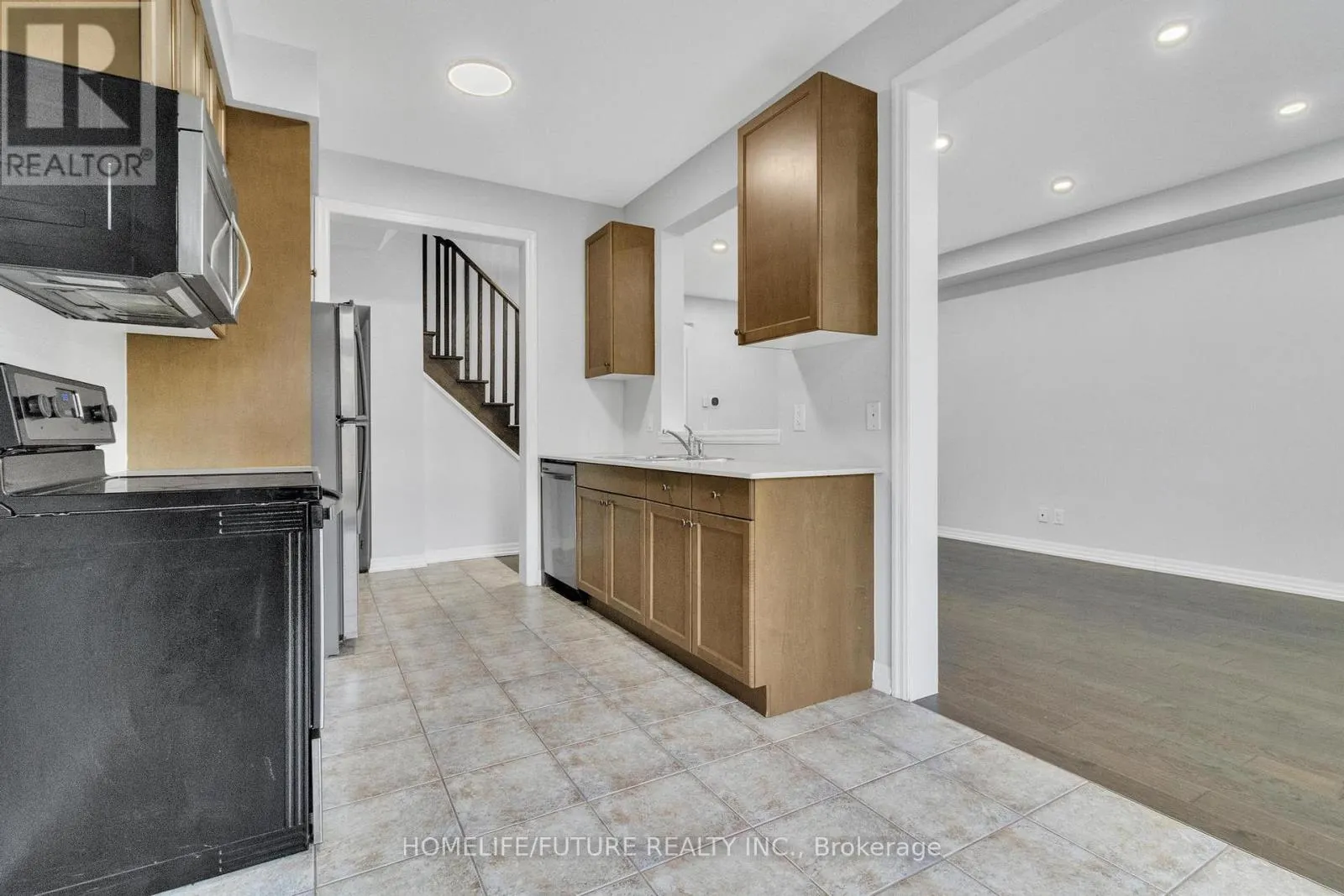 81 HANSON CRESCENT