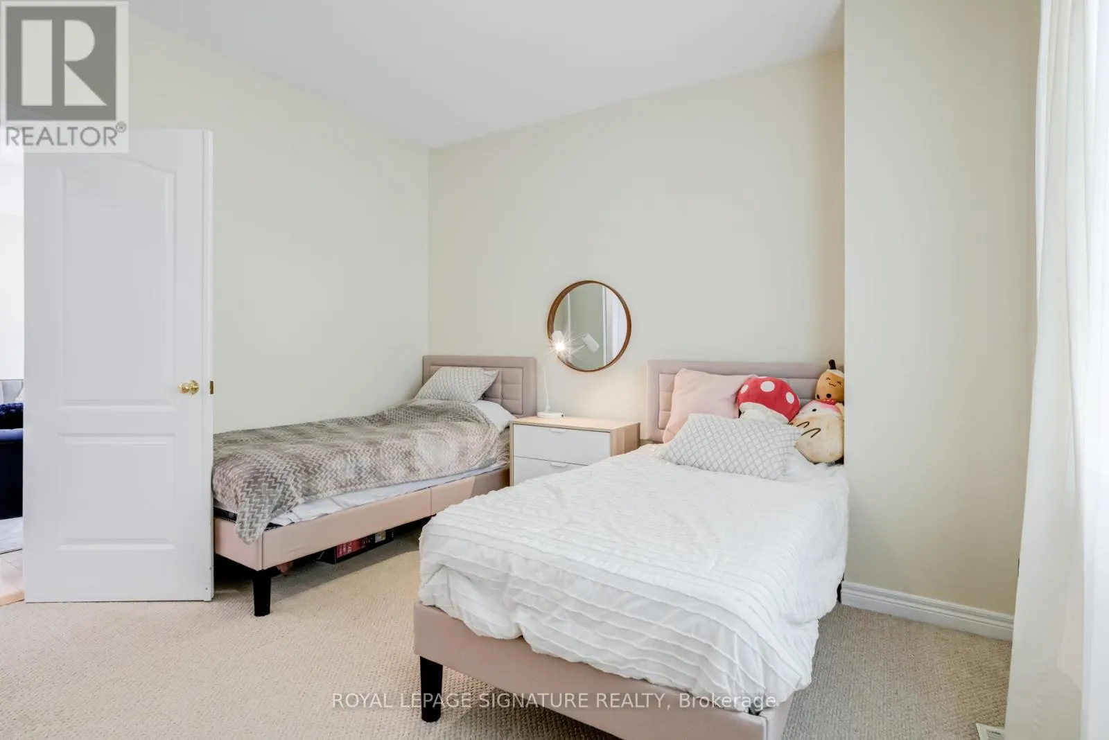 39 TREELINE BOULEVARD
