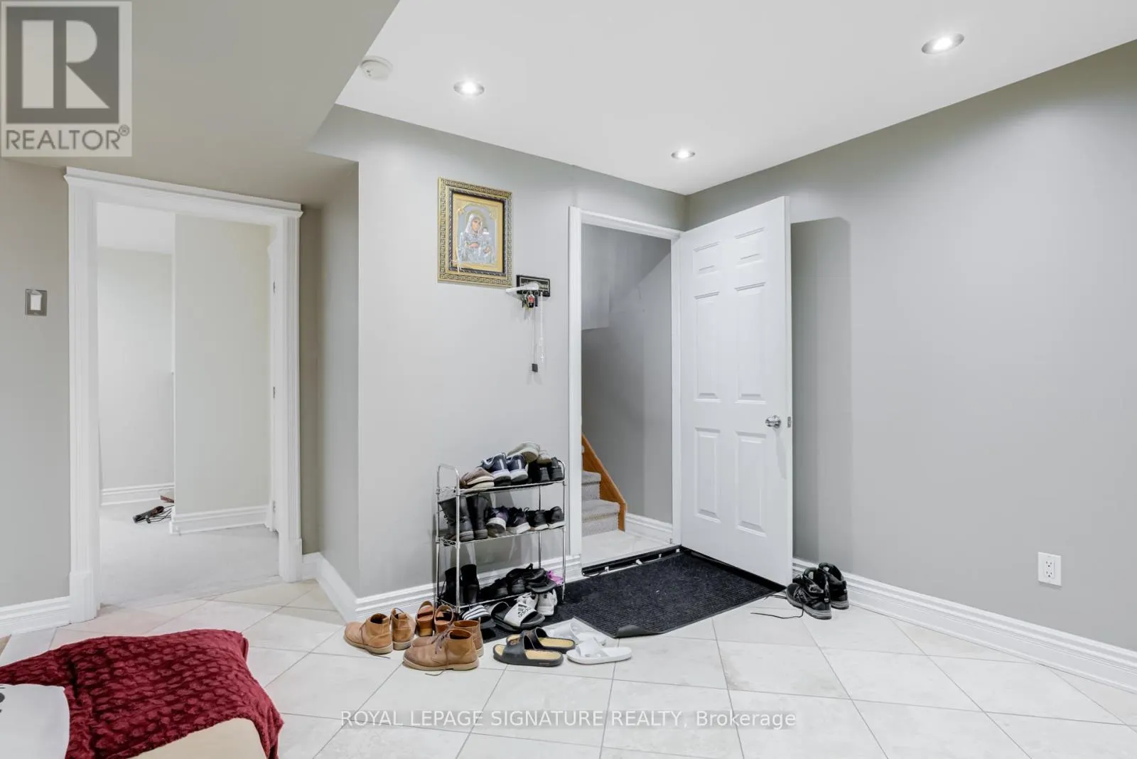 39 TREELINE BOULEVARD