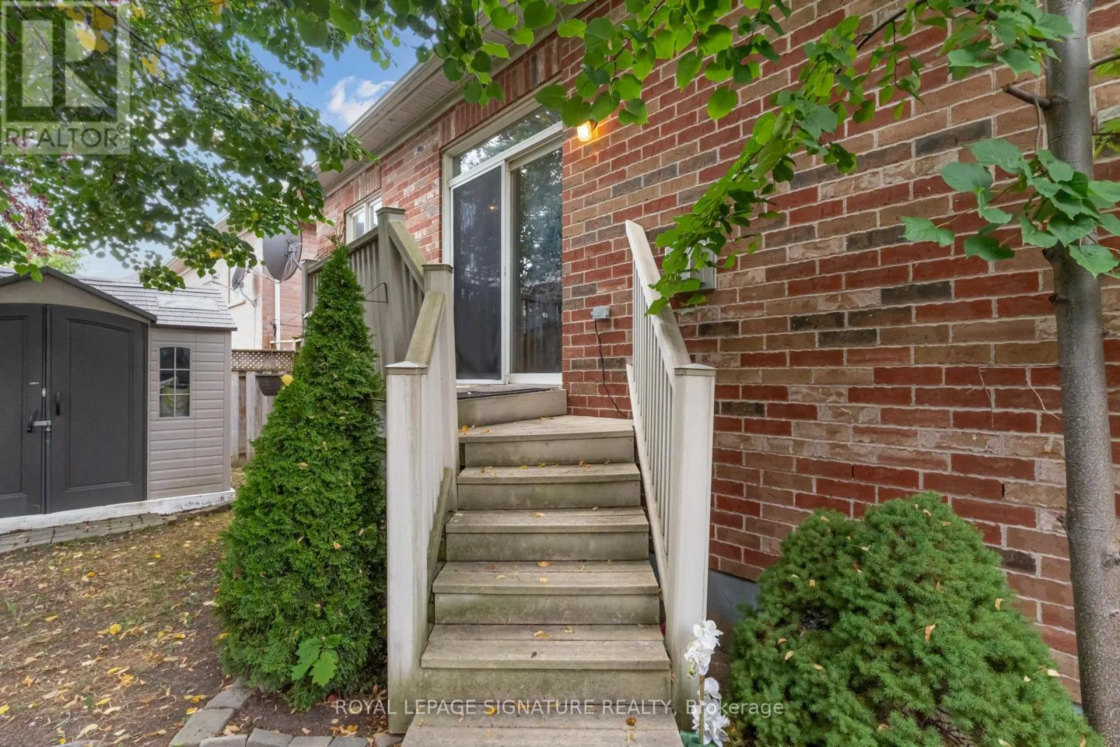 39 TREELINE BOULEVARD