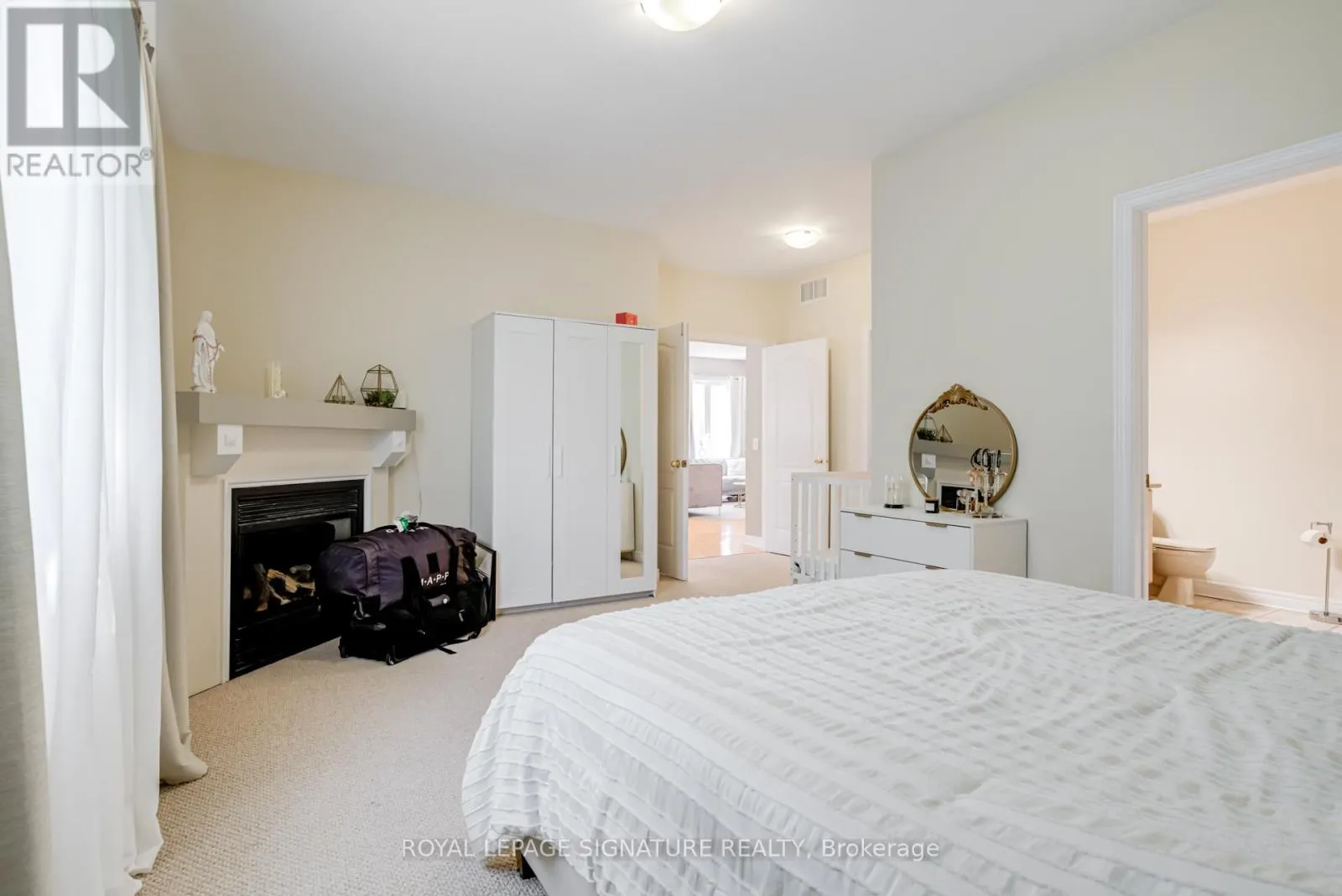 39 TREELINE BOULEVARD