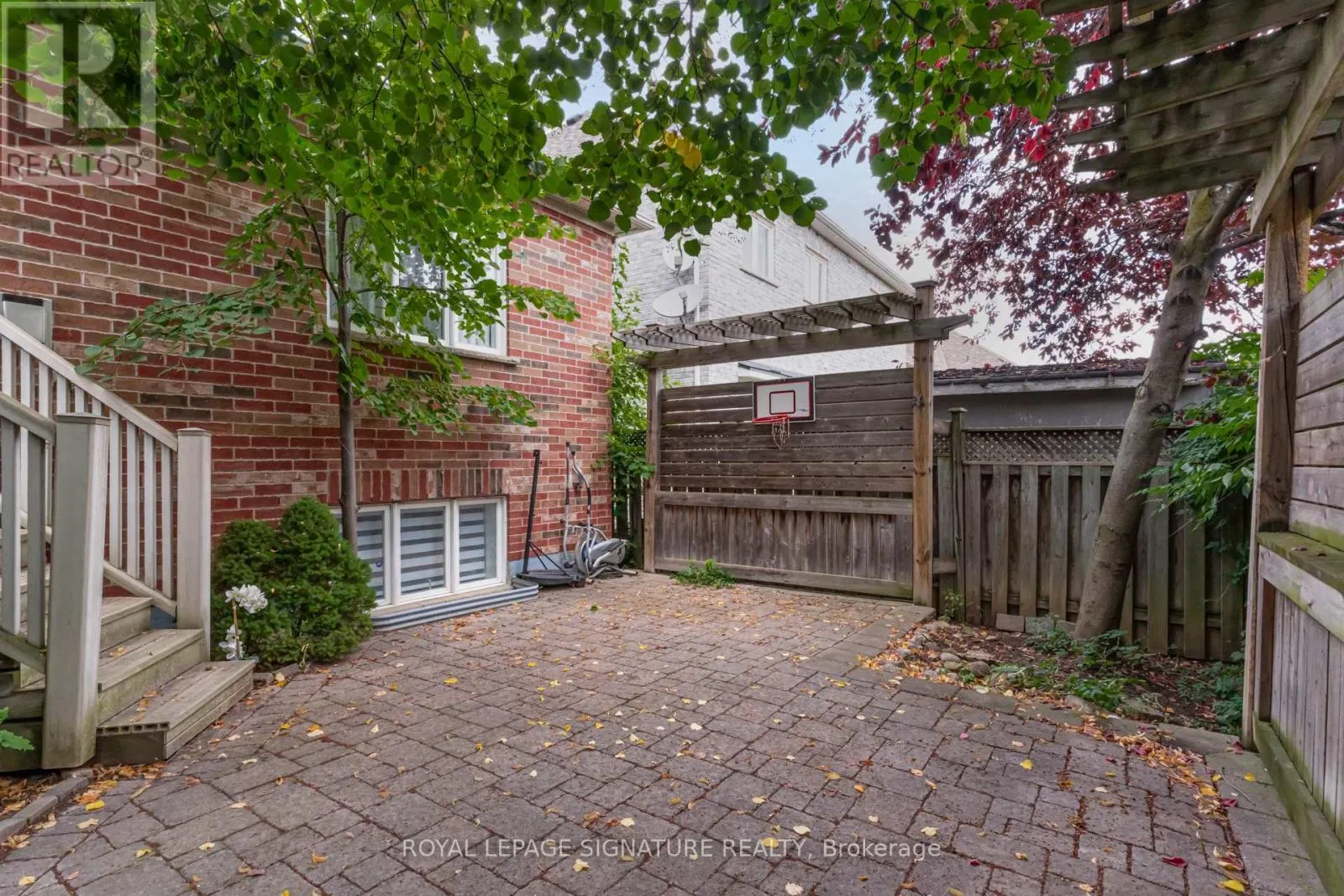 39 TREELINE BOULEVARD