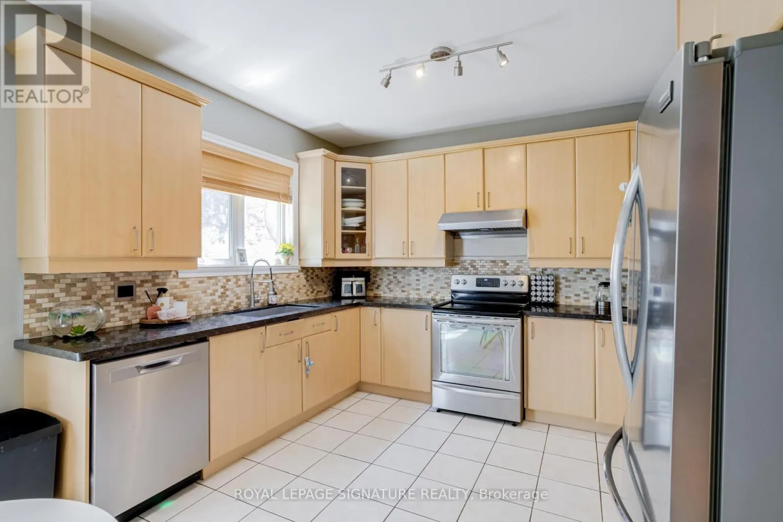 39 TREELINE BOULEVARD