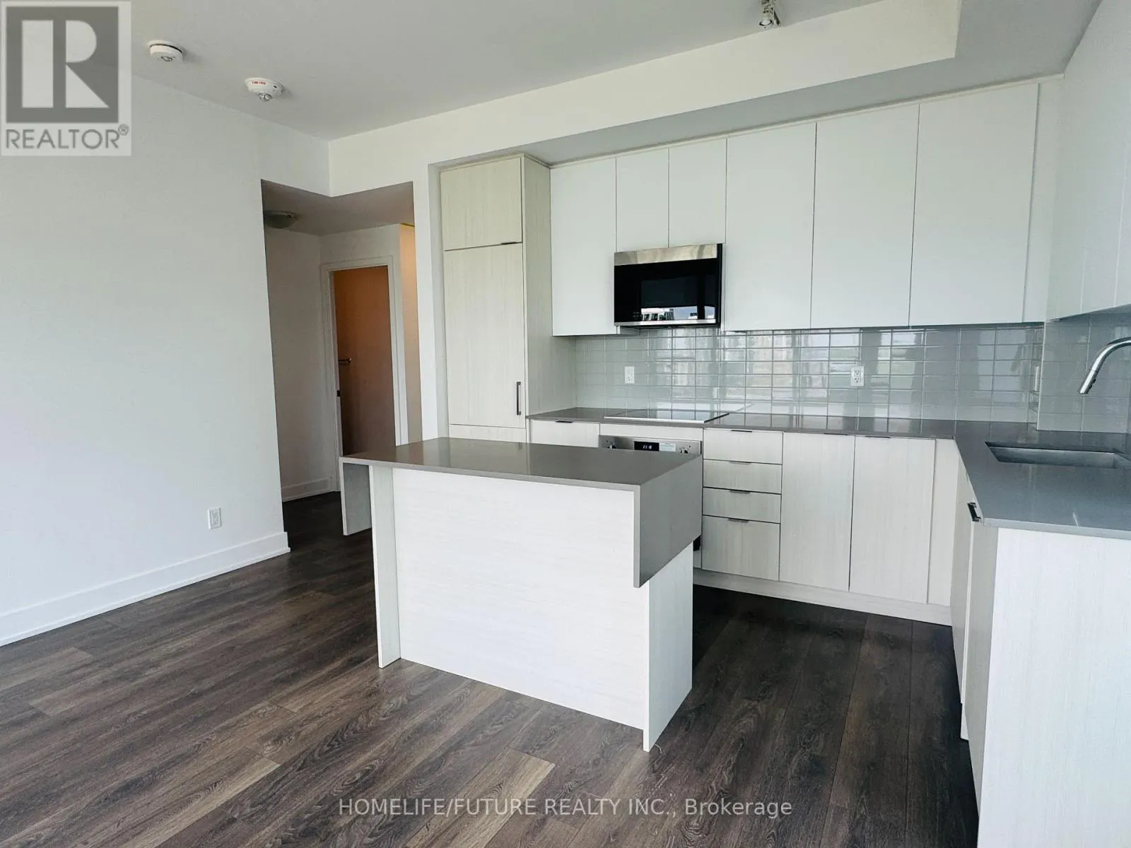 1024 - 2485 TAUNTON ROAD