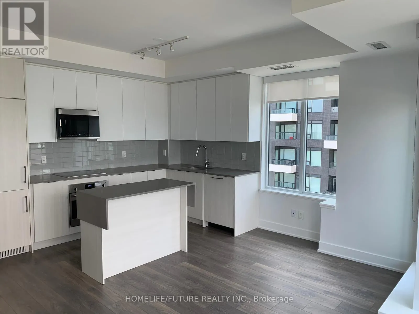 1024 - 2485 TAUNTON ROAD