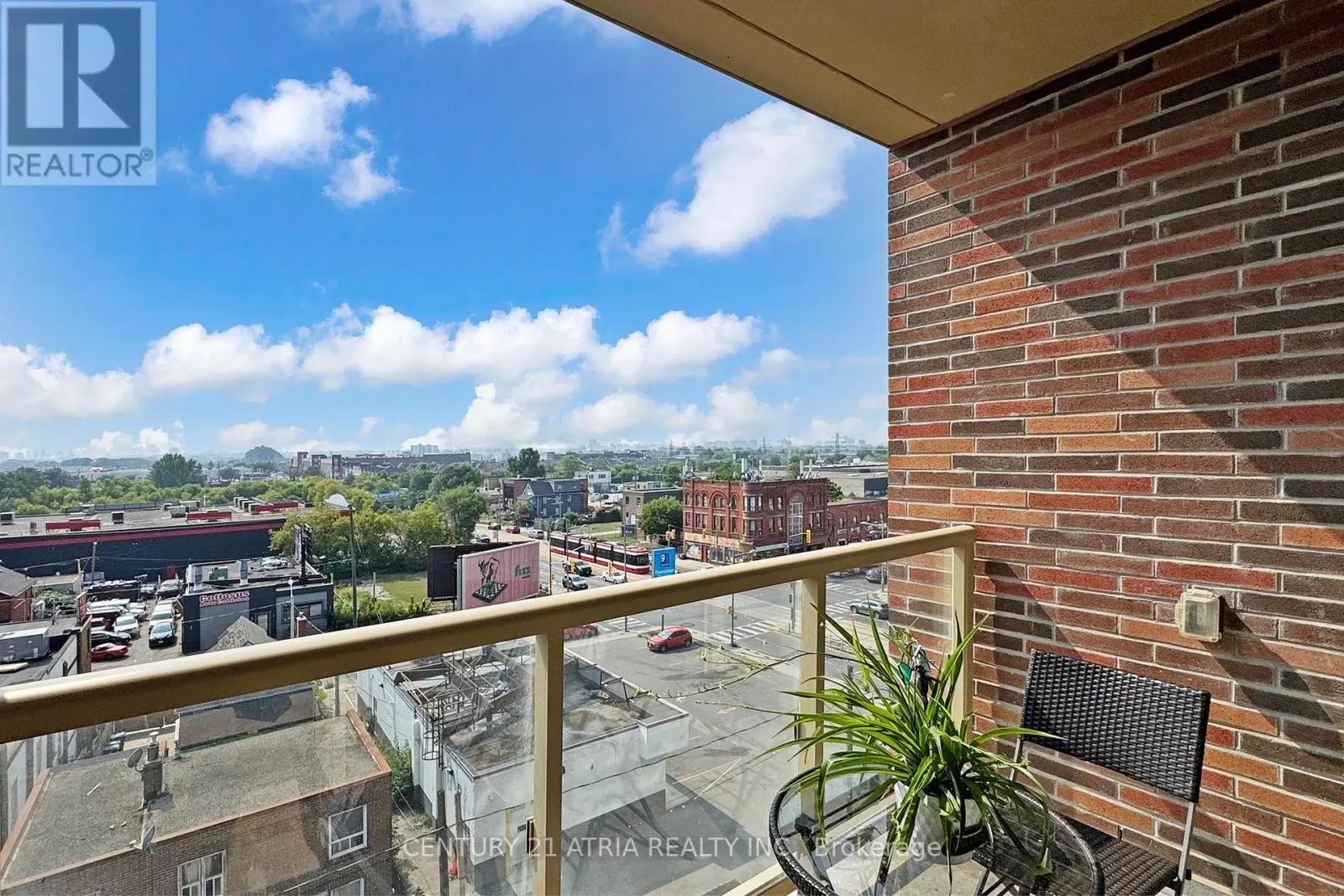 607 - 1787 ST CLAIR AVENUE