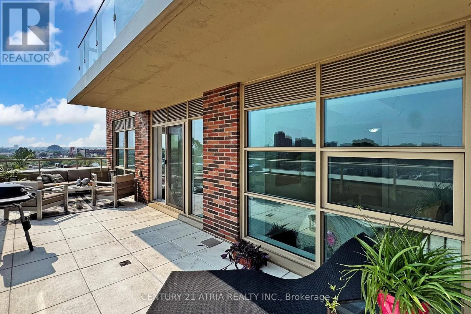 607 - 1787 ST CLAIR AVENUE