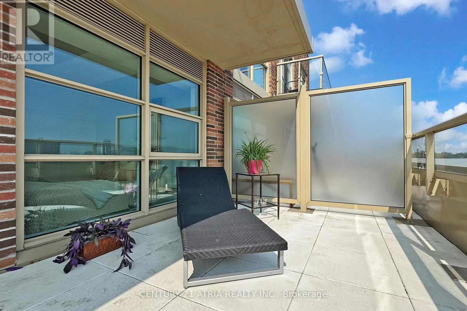 607 - 1787 ST CLAIR AVENUE