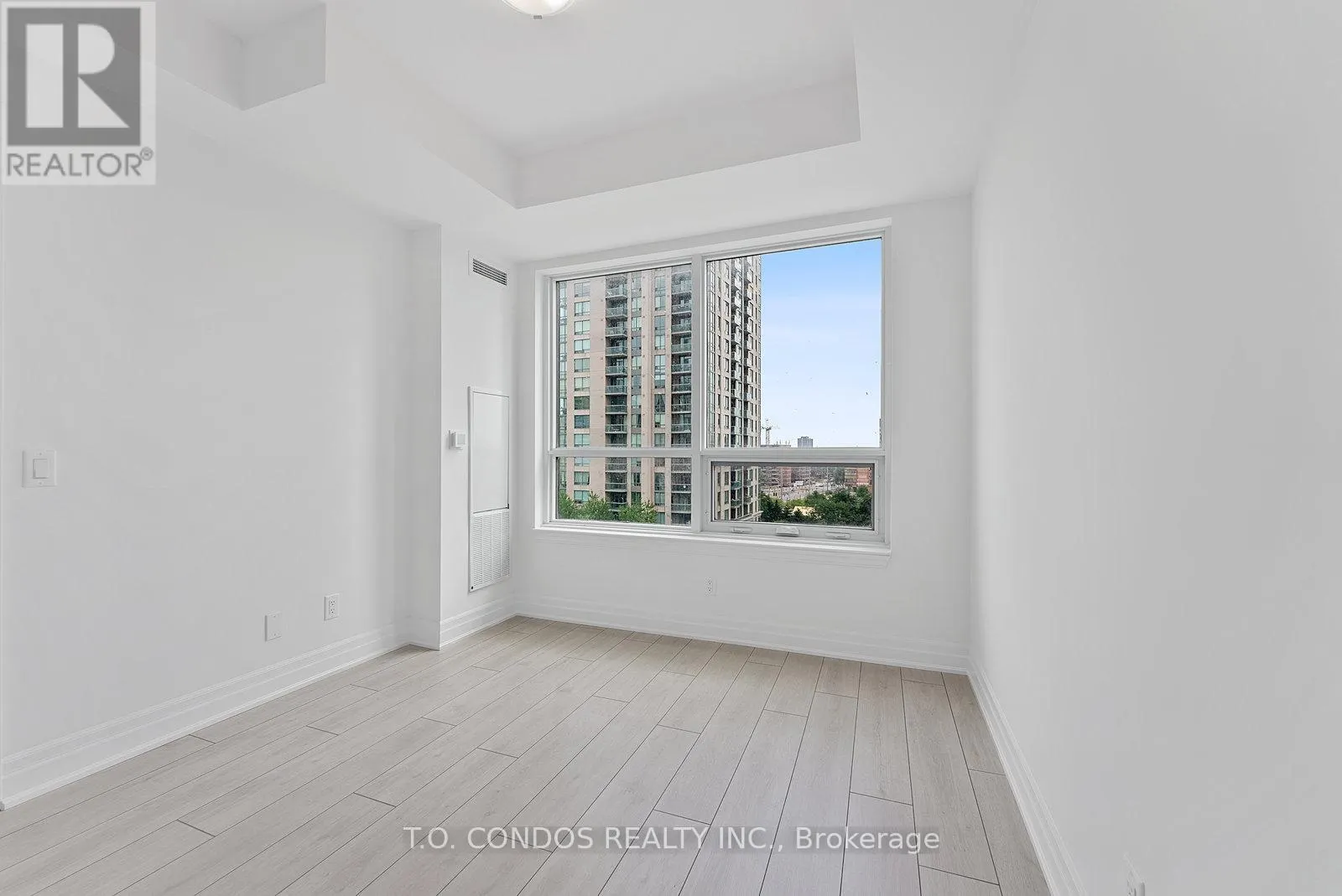 505 - 30 ELM DRIVE W
