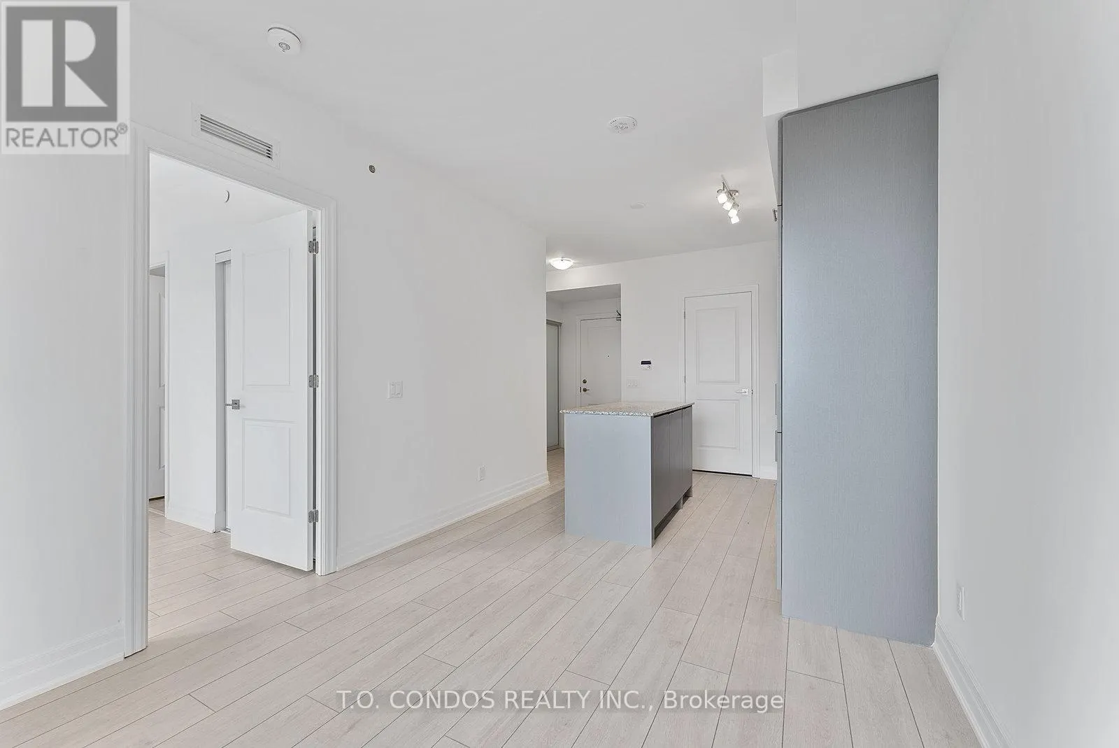 505 - 30 ELM DRIVE W
