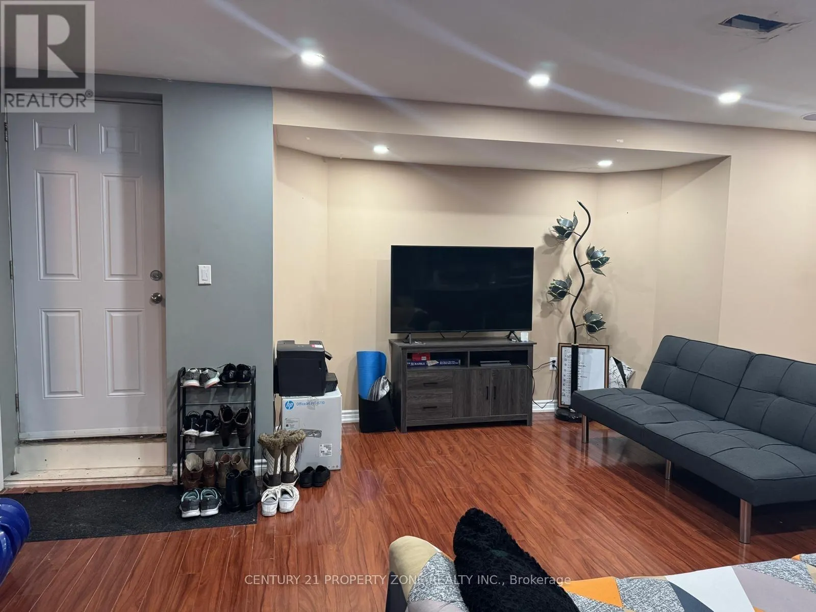 2 - 3171 COUNTESS CRESCENT E