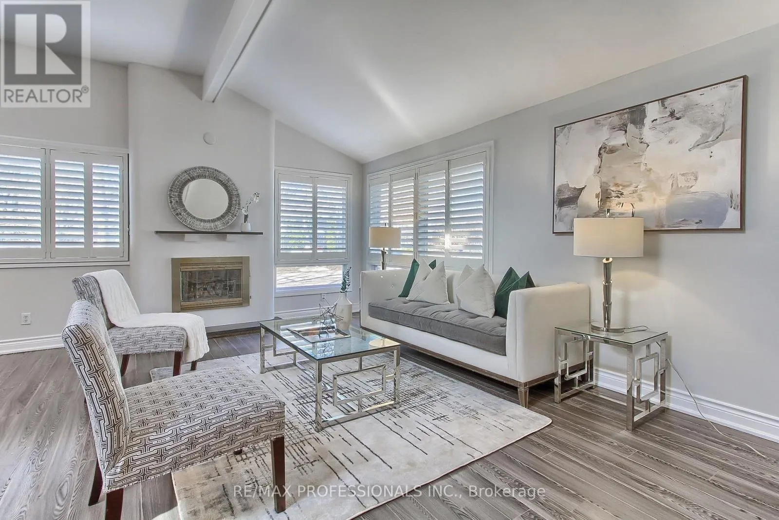 425 CANTERBURY CRESCENT