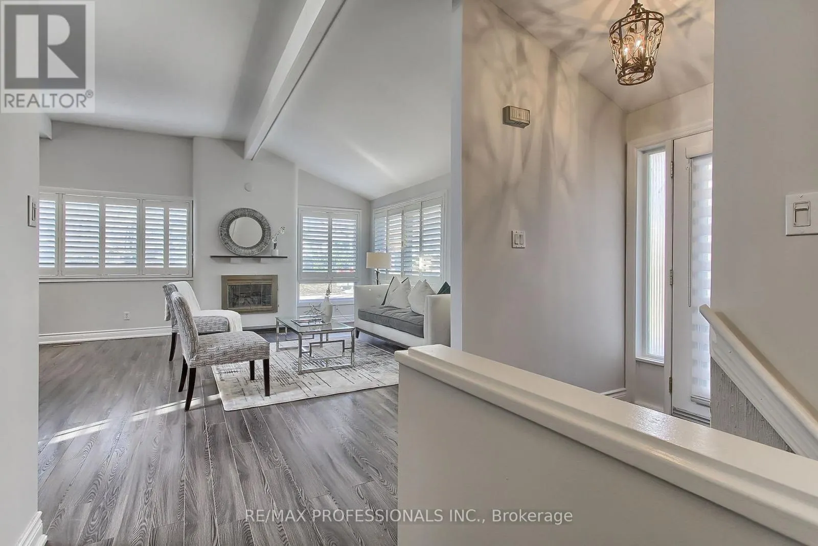 425 CANTERBURY CRESCENT
