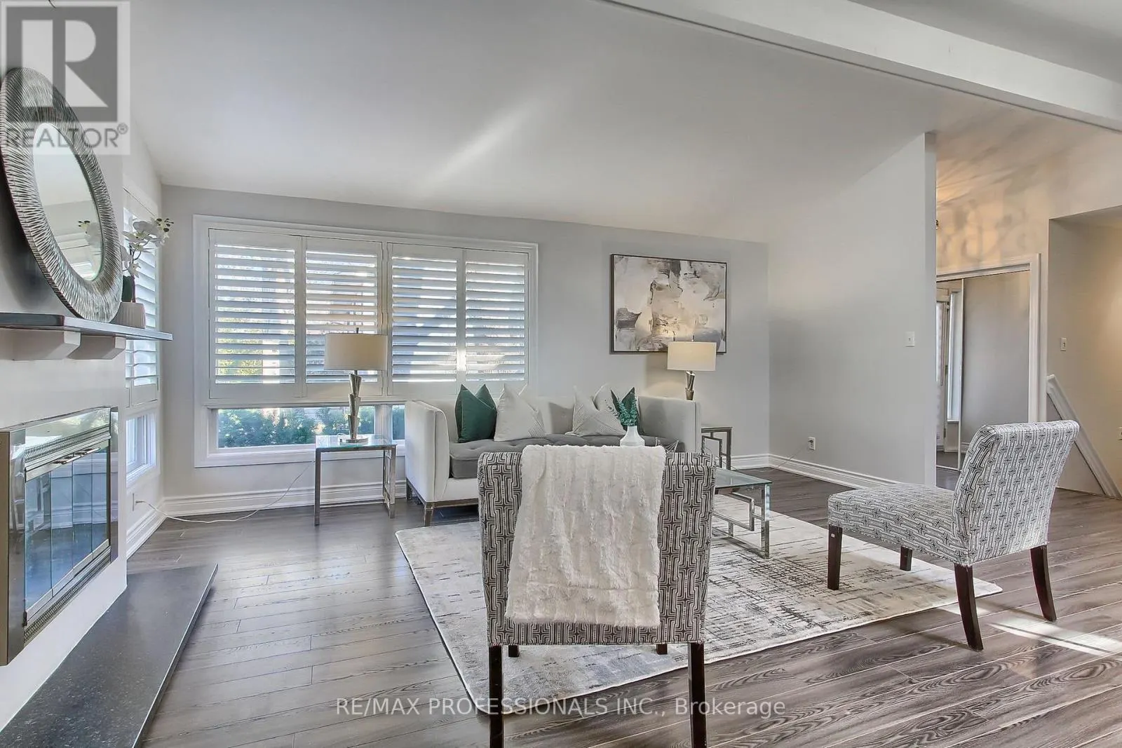 425 CANTERBURY CRESCENT