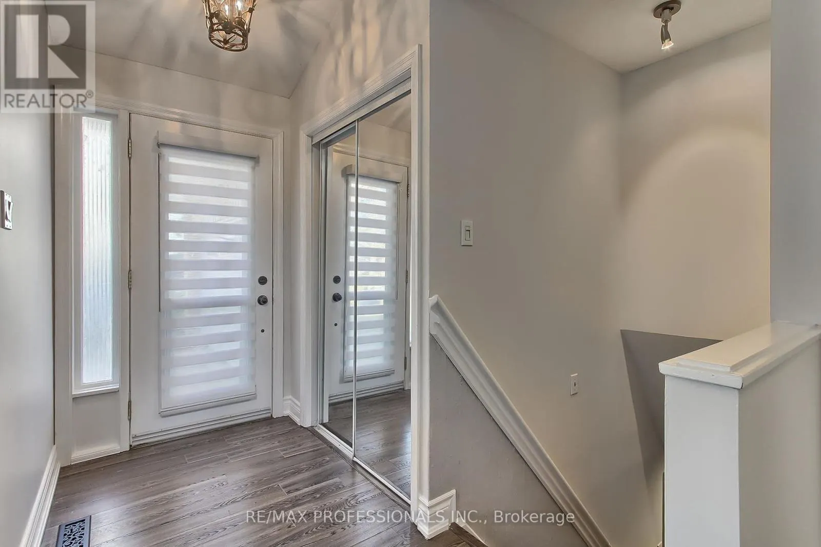 425 CANTERBURY CRESCENT