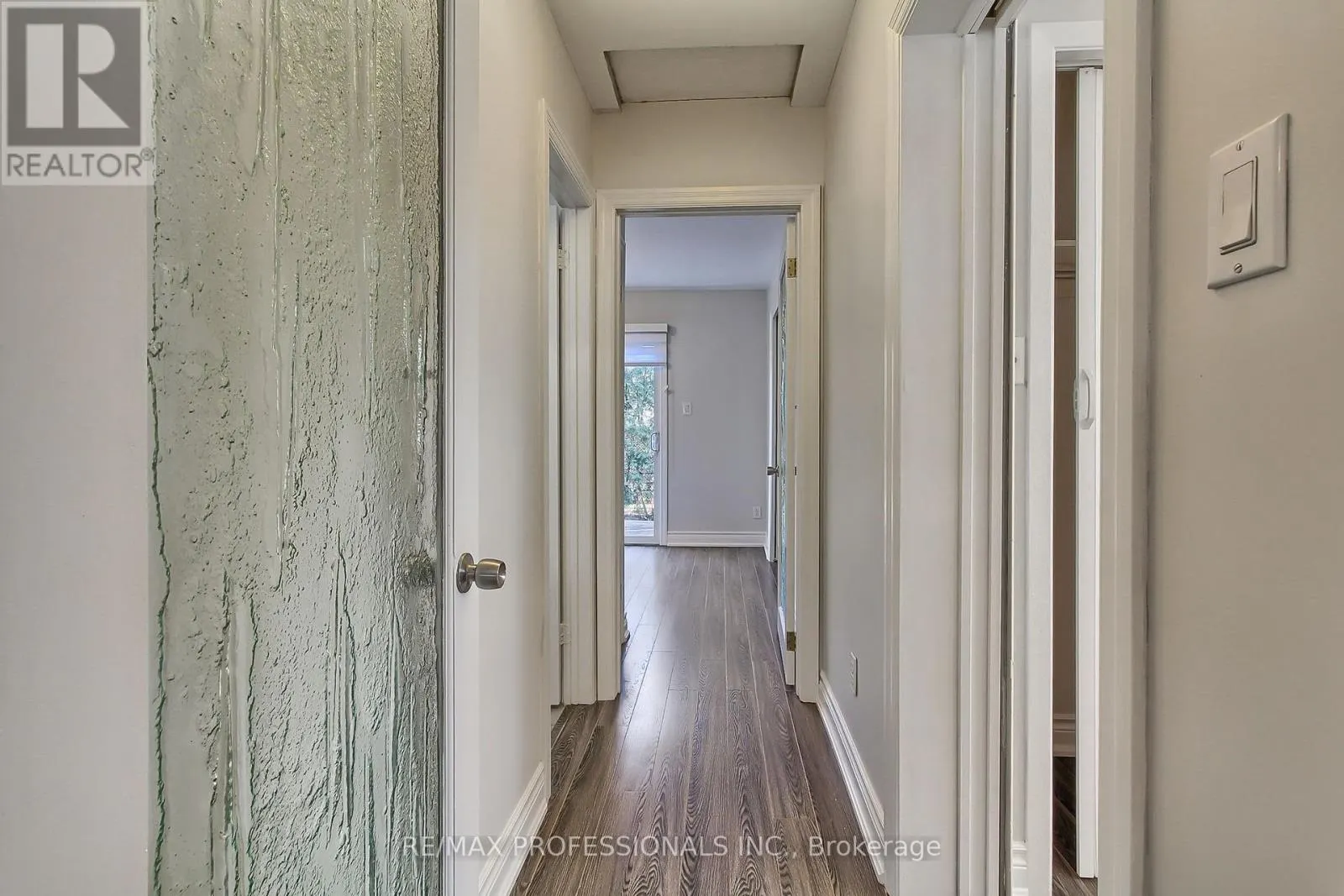 425 CANTERBURY CRESCENT