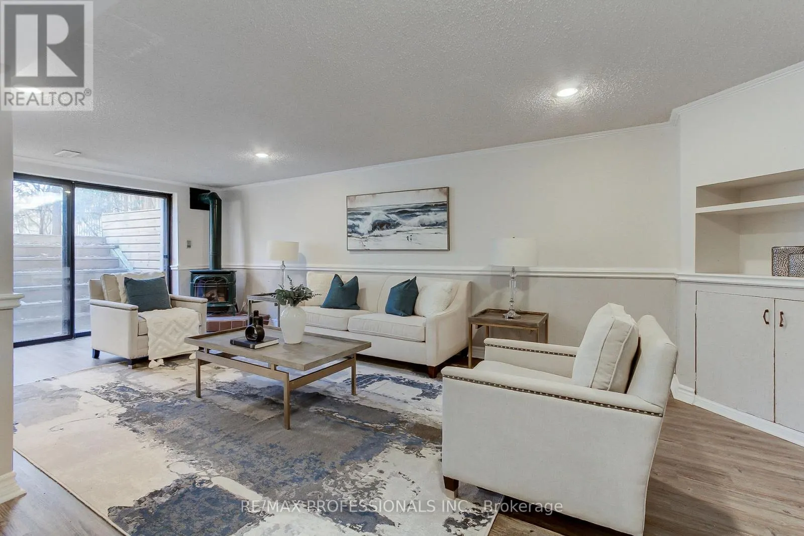 425 CANTERBURY CRESCENT