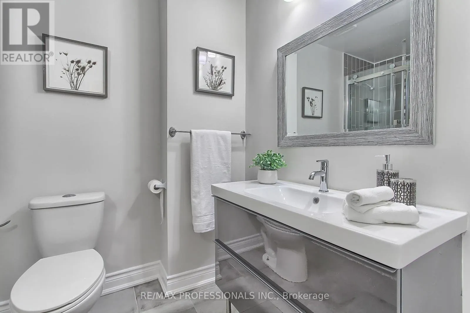 425 CANTERBURY CRESCENT