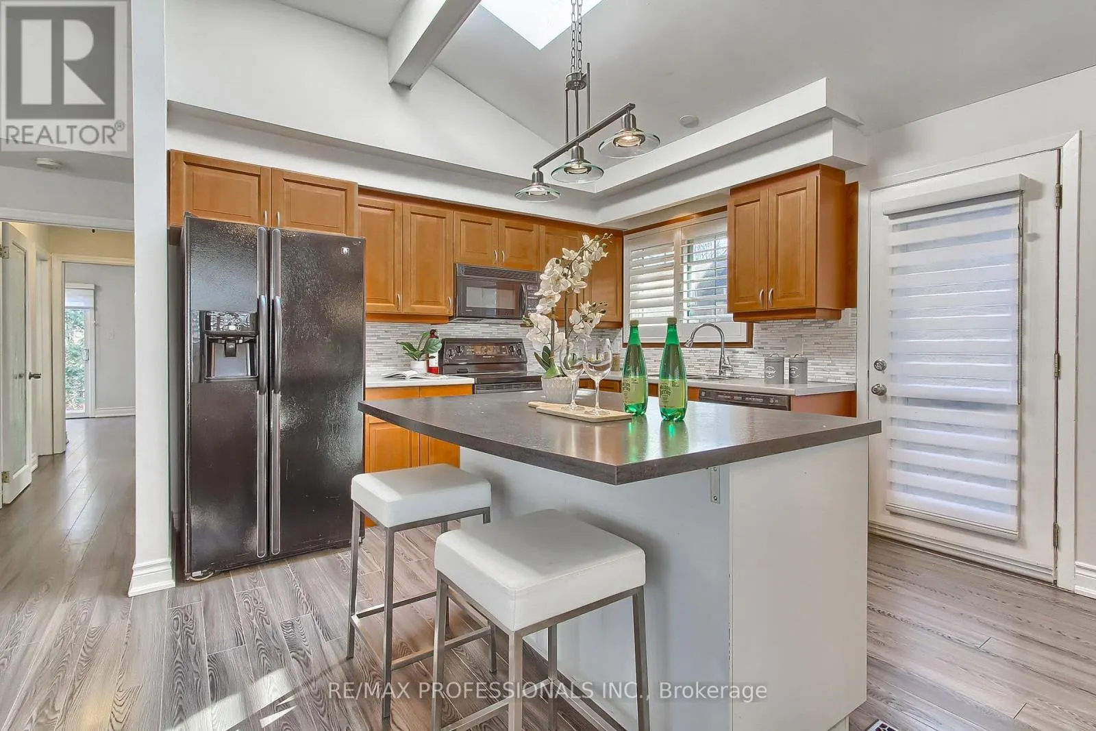 425 CANTERBURY CRESCENT