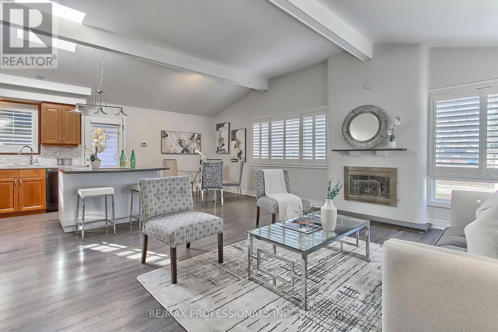 425 CANTERBURY CRESCENT