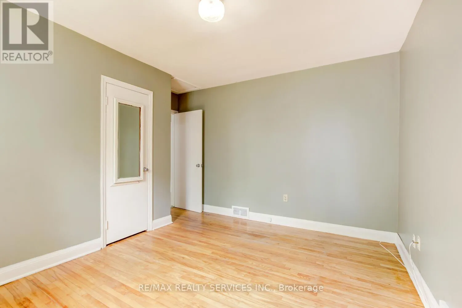 29 WOODWARD AVENUE