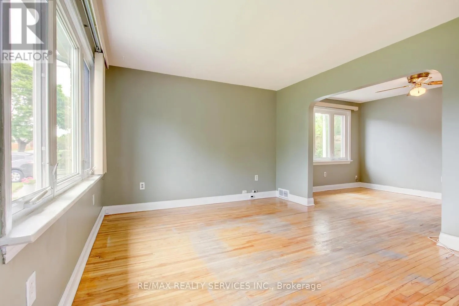 29 WOODWARD AVENUE