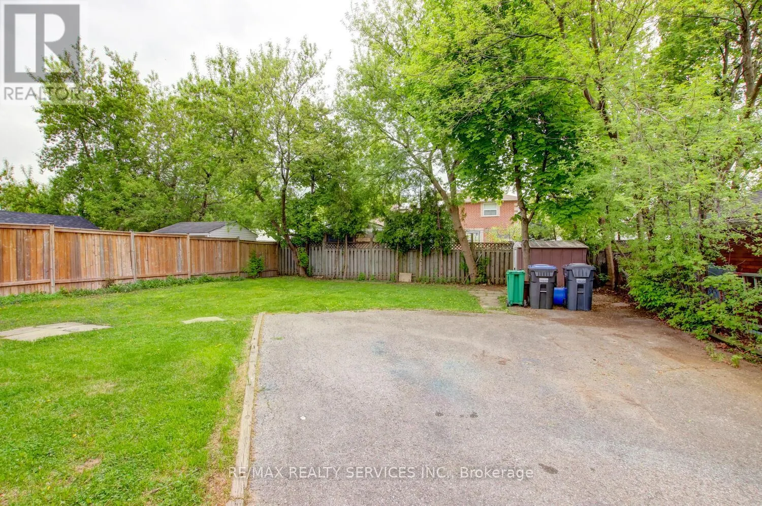 29 WOODWARD AVENUE