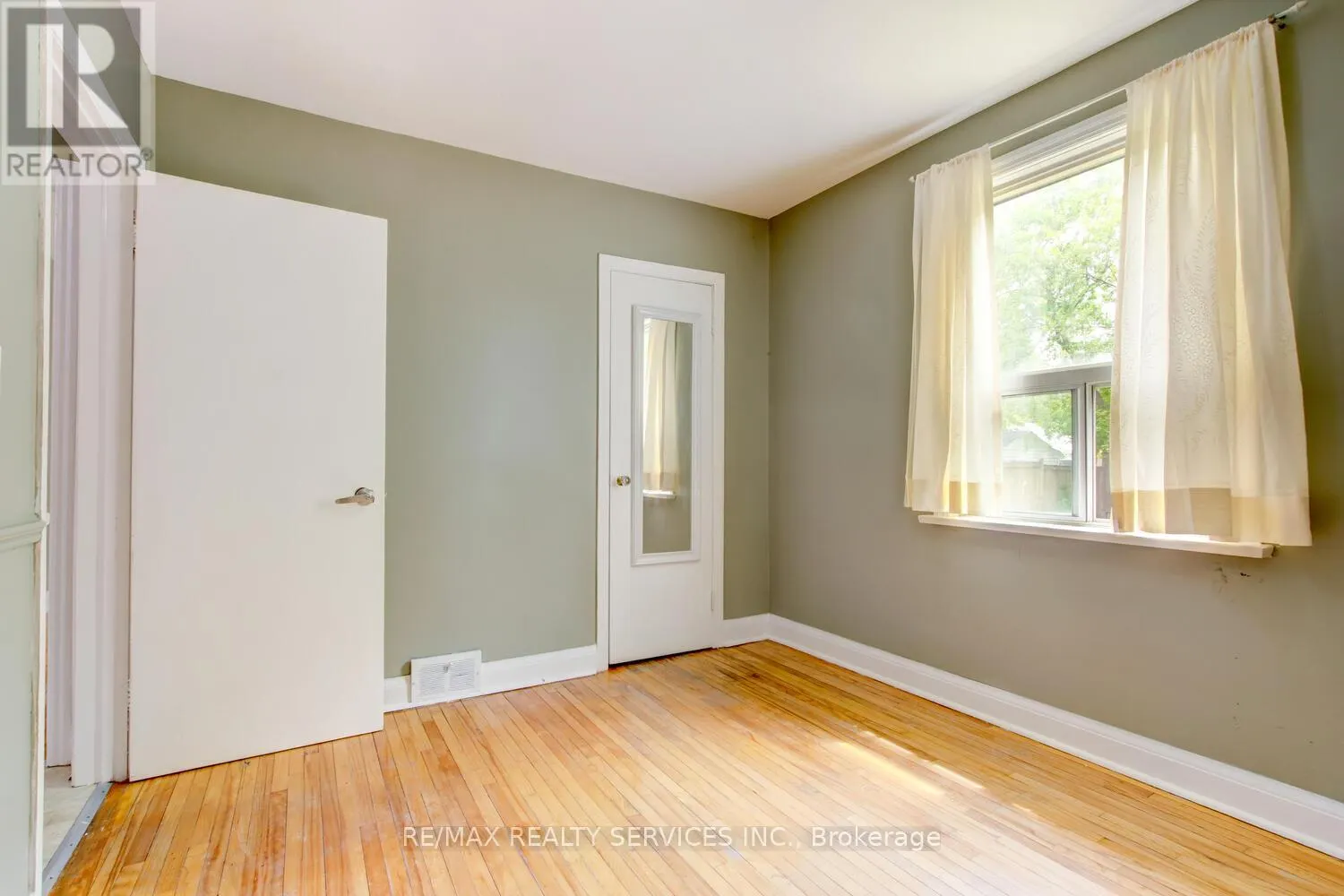 29 WOODWARD AVENUE