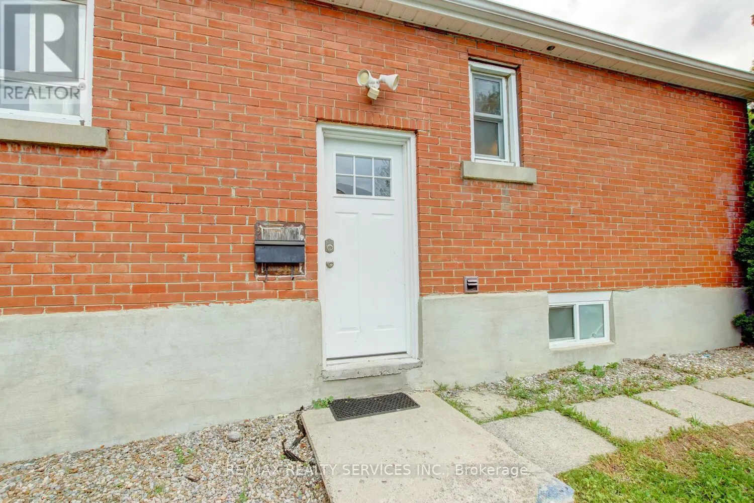 29 WOODWARD AVENUE