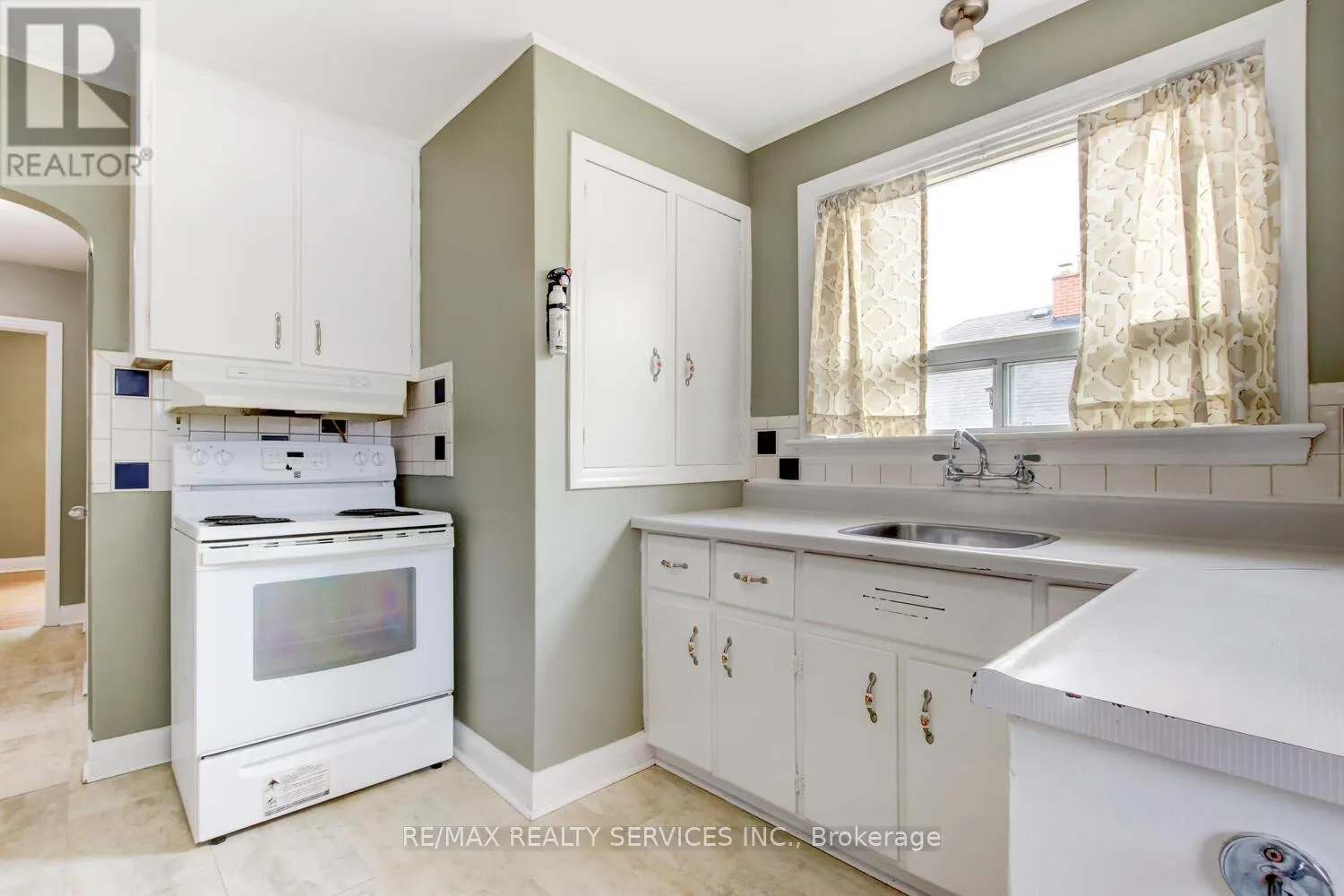 29 WOODWARD AVENUE
