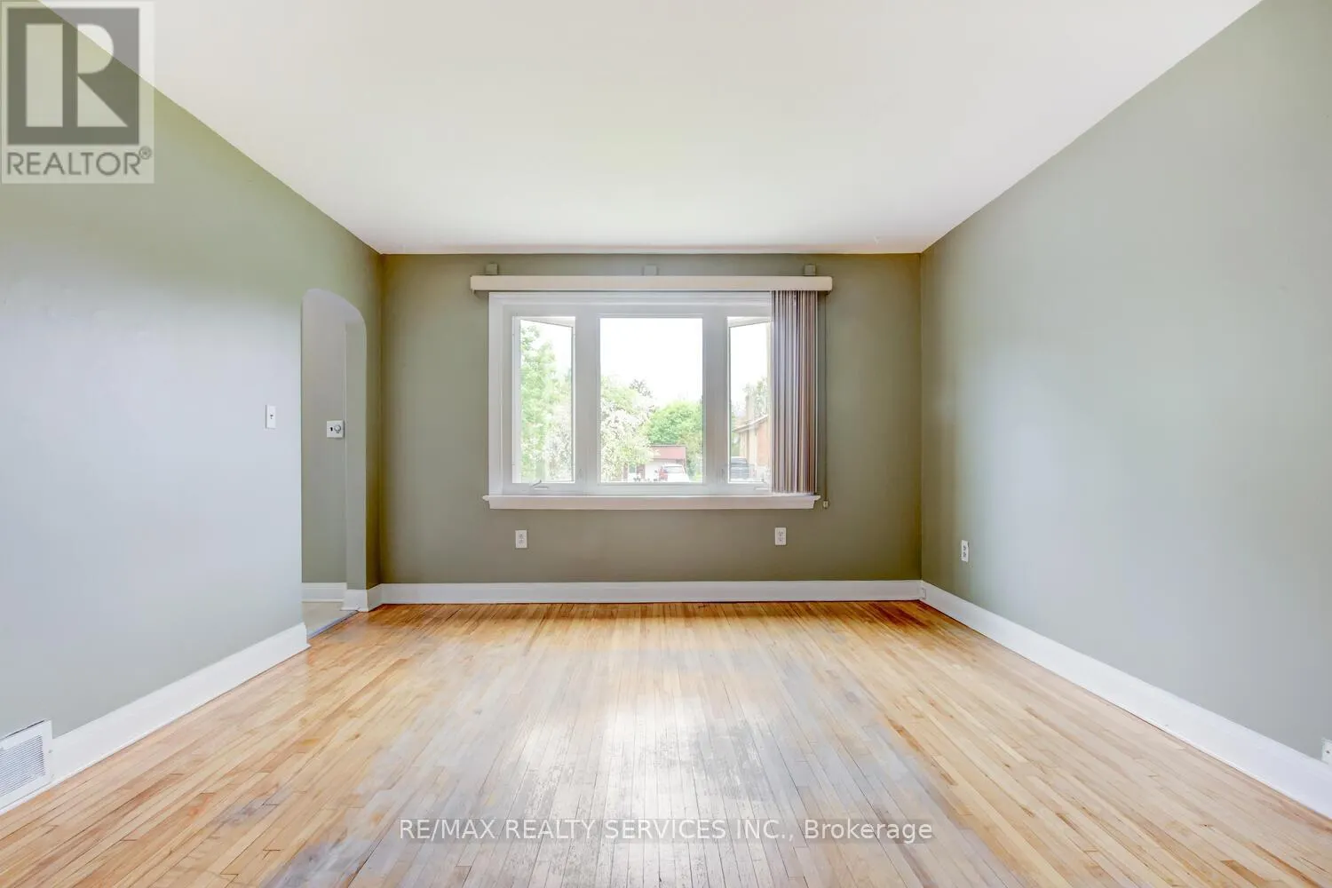 29 WOODWARD AVENUE