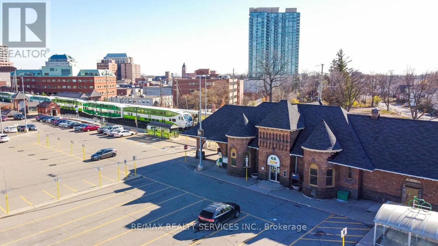 29 WOODWARD AVENUE