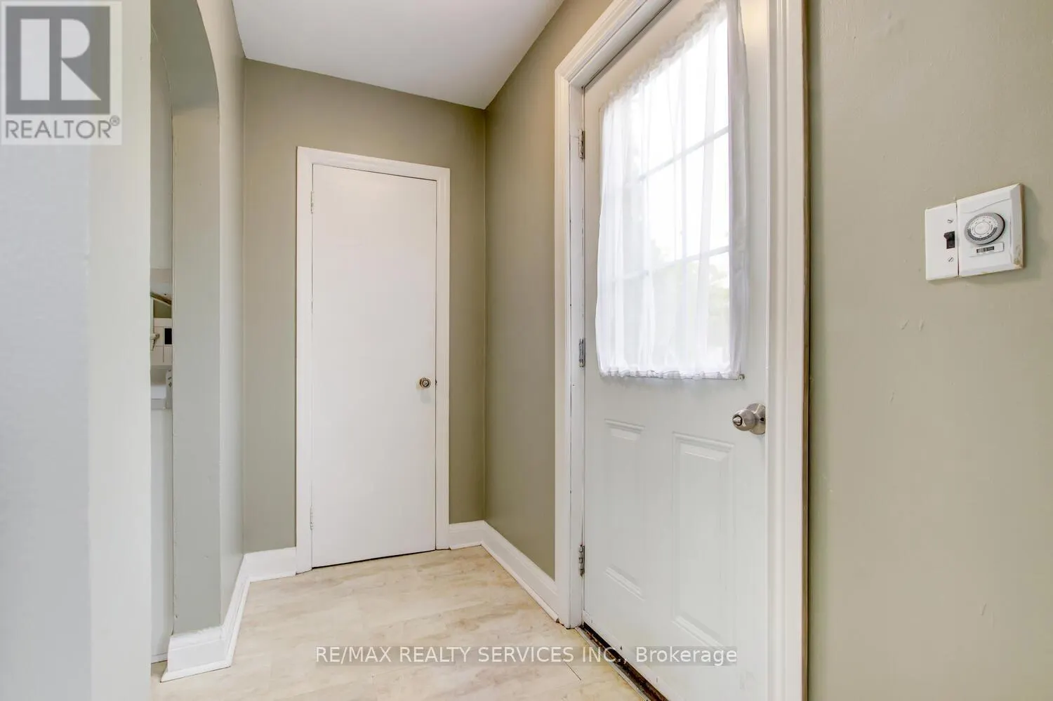 29 WOODWARD AVENUE