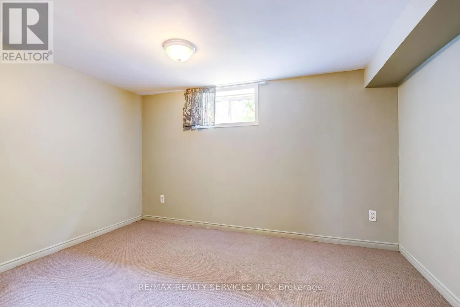 29 WOODWARD AVENUE