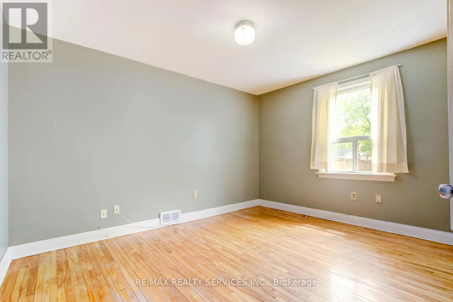 29 WOODWARD AVENUE