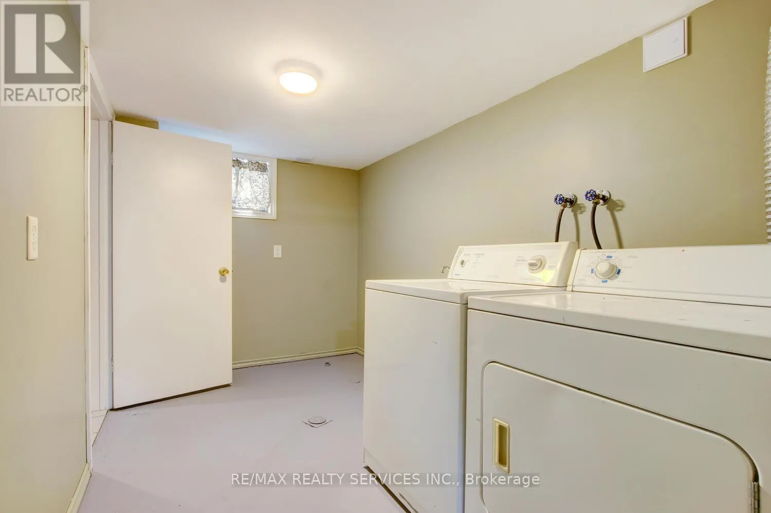 29 WOODWARD AVENUE